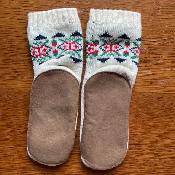 Hanna Andersson Christmas Reindeer booties - Picture 2 of 4